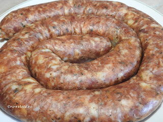 Carnati de casa reteta romaneasca traditionala retete culinare cârnați din carne de porc pentru Craciun si Sarbatori ideali gatiti la cuptor gratar si grill,