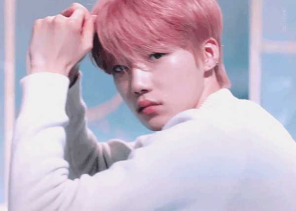 최대 리즈찍고 시작부터 비주얼 폭격하는 남돌.jpgif | 인스티즈