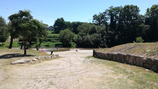 Acesso á zona fluvial