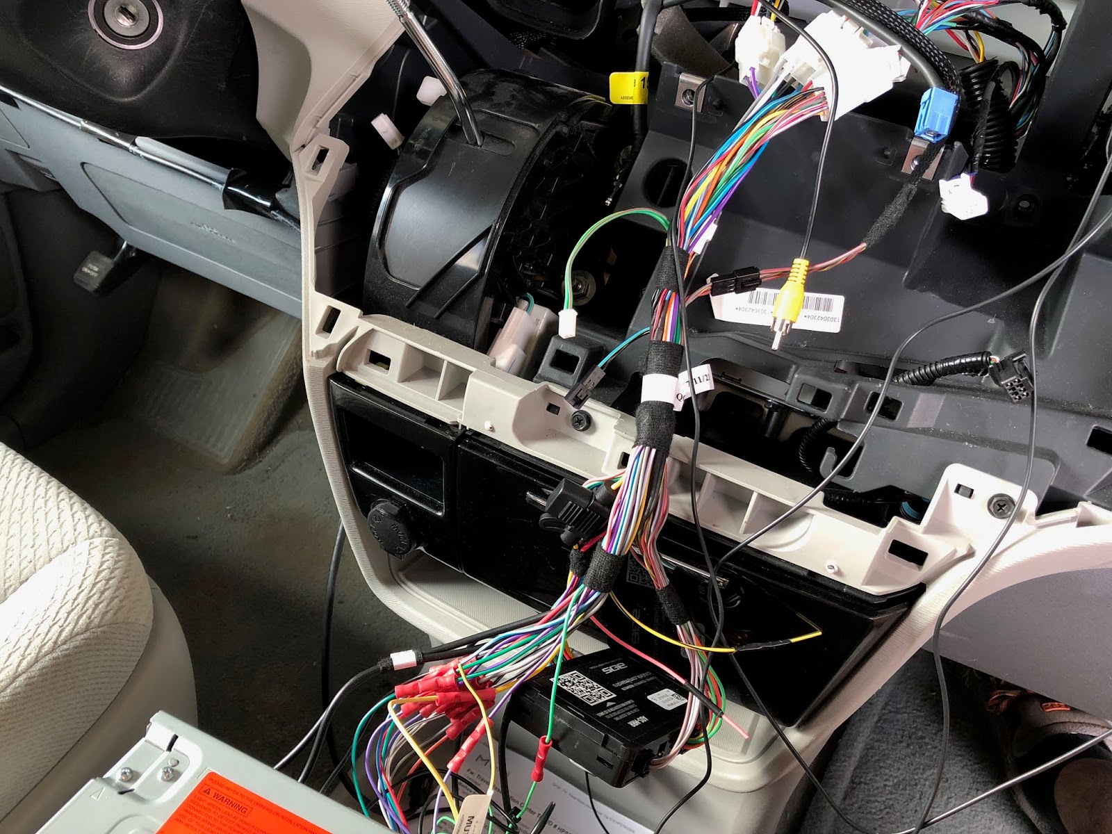 TechEpic: Toyota Sienna aftermarket stereo with Apple Carplay