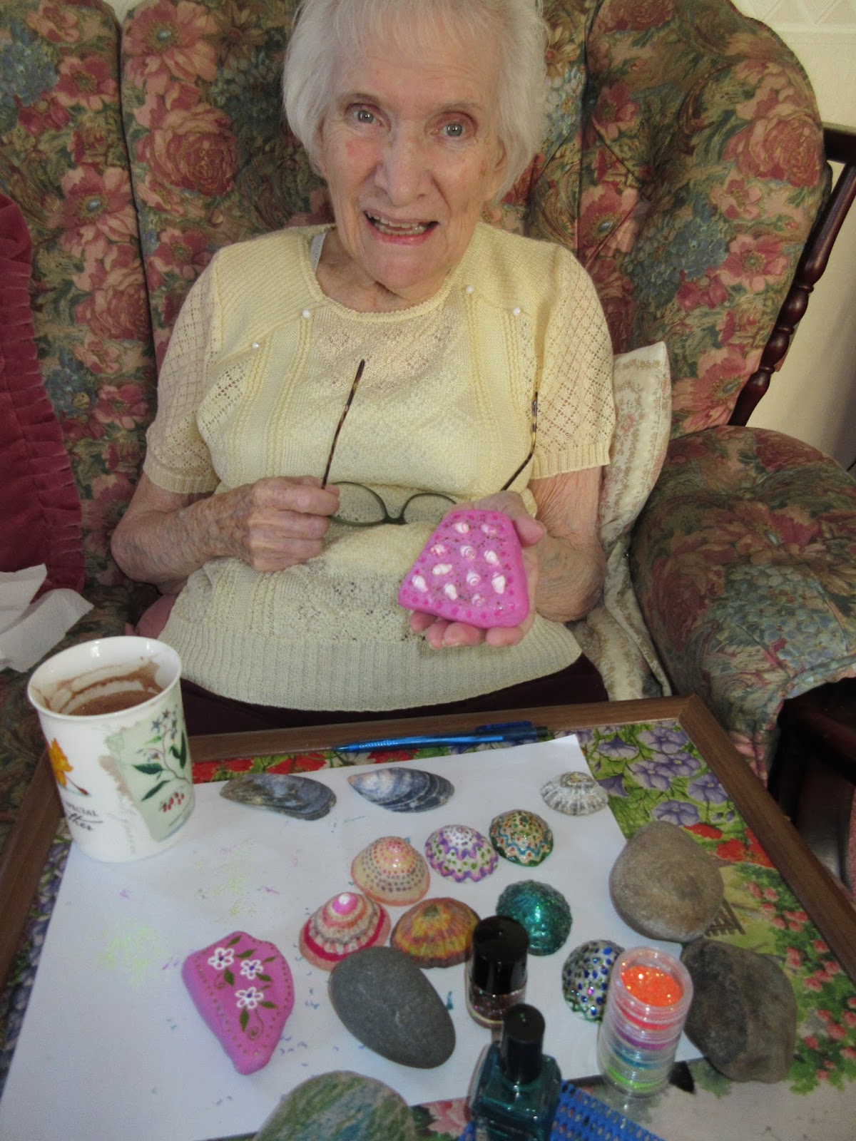 How Art Therapy can help those with Dementia Stone and Shell Craft