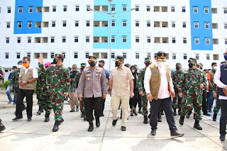 Kapolri, Panglima TNI dan Menkes Tinjau Rusun Nagrak dan PPKM di Semper Barat