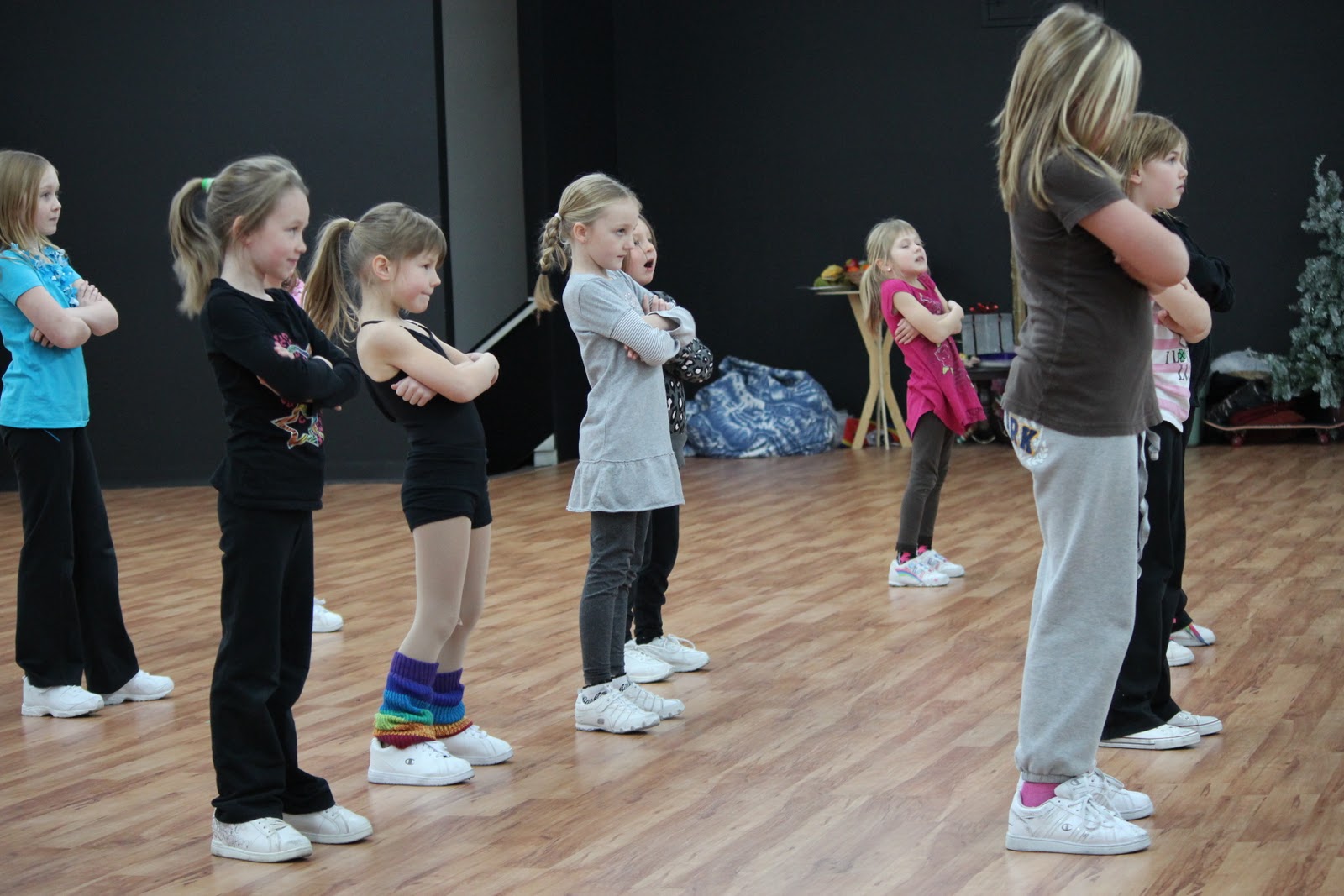 The Crazy Housewife 9 Ladies Dancing