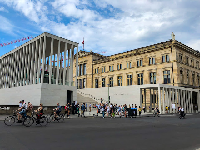 Pete And Kristina Roam Germany Visiting Berlin And Dusseldorf