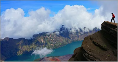 Plawangan Sembalun Crater Rim 3000 meters Mount Rinjani
