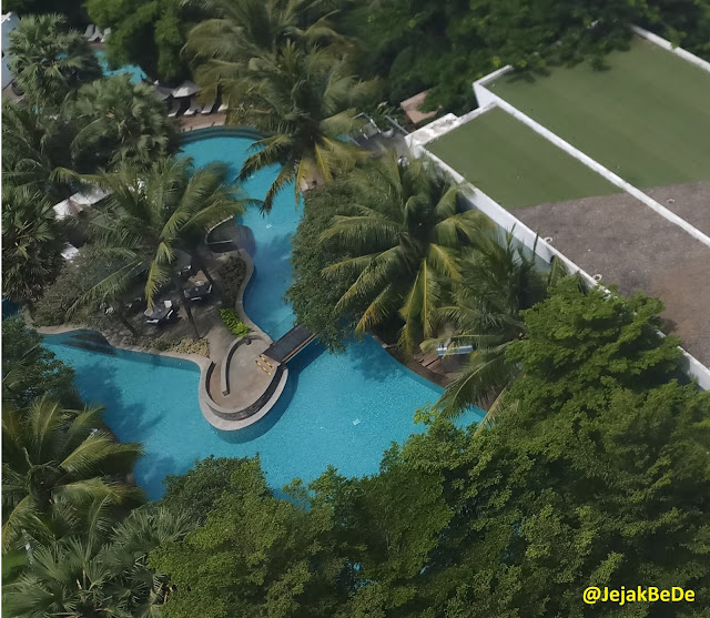 Kemewahan Double Tree Hilton Hotel Dengan Laguna Tropisnya
