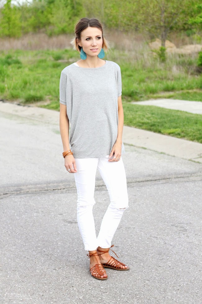 How to distress white denim- easy tutorial for modest distressed jeans