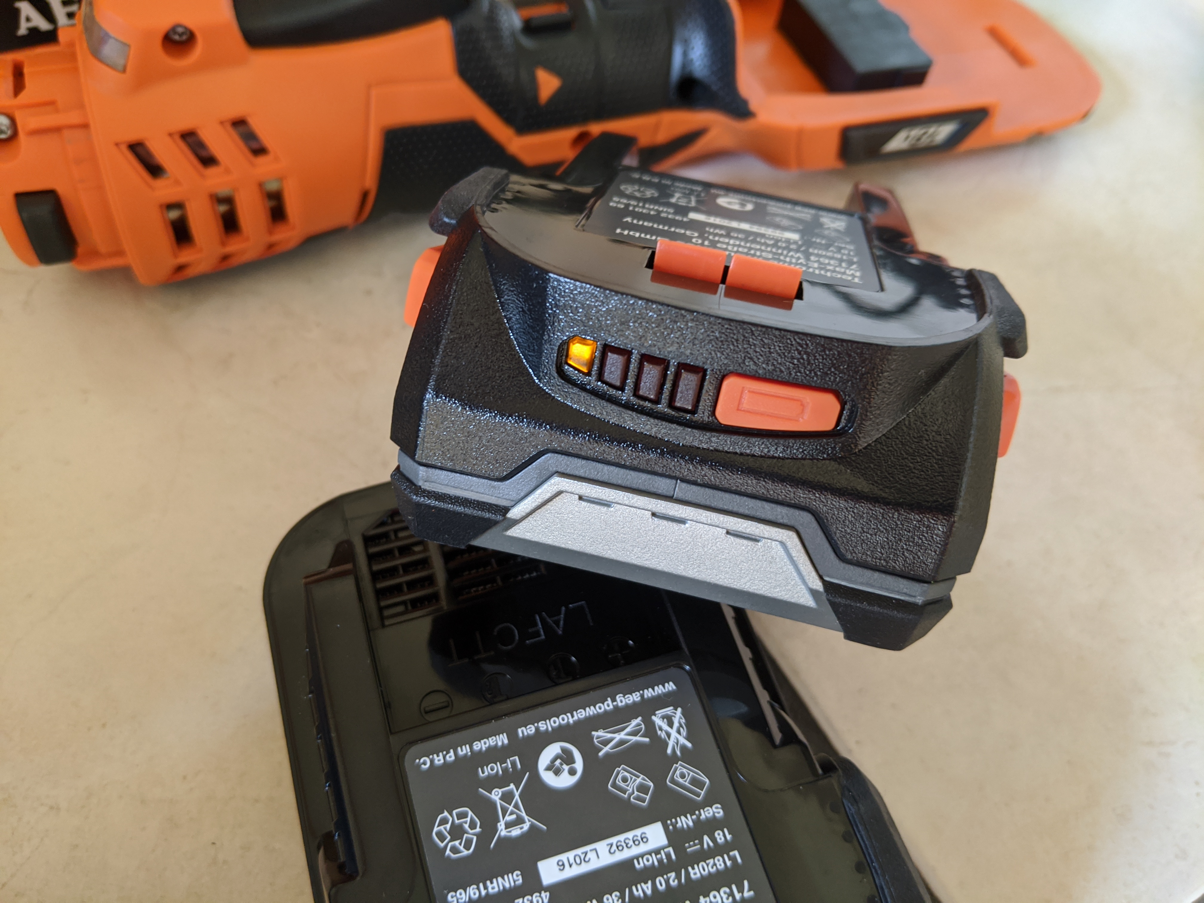 AEG Powertools Multitool Omni Test und weswegen ich davon abrate!