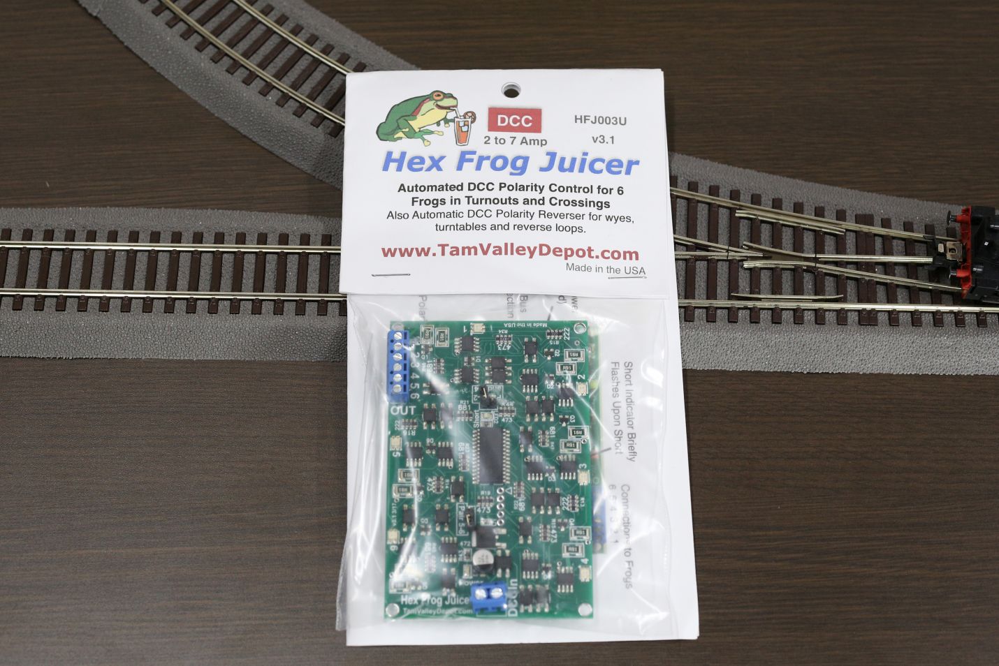 自動極性変換モジュールはDigitraxなどからも出ているけどアナログ的にリレーで切り替えるタイプのようで