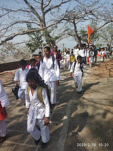 A crowd walking to "Shivneri Fort".