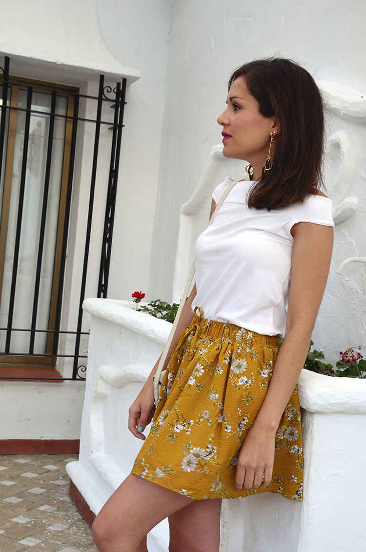 trends-gallery-look-outfit-holidays-flowers-pants-sandals-blogger-ootd
