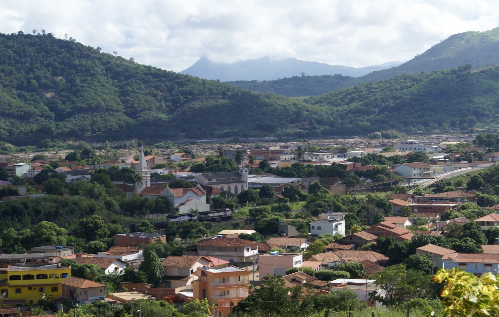 OLHANDO DA JANELA DO TREM AIMORÉS / MINAS GERAIS / BRAZIL (0082 / 5.570) POPULAÇÃO 25.141