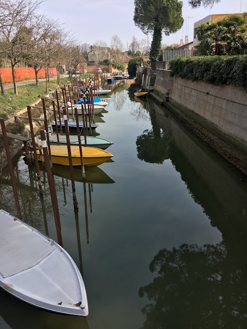 How to Go to the Beach in Venice