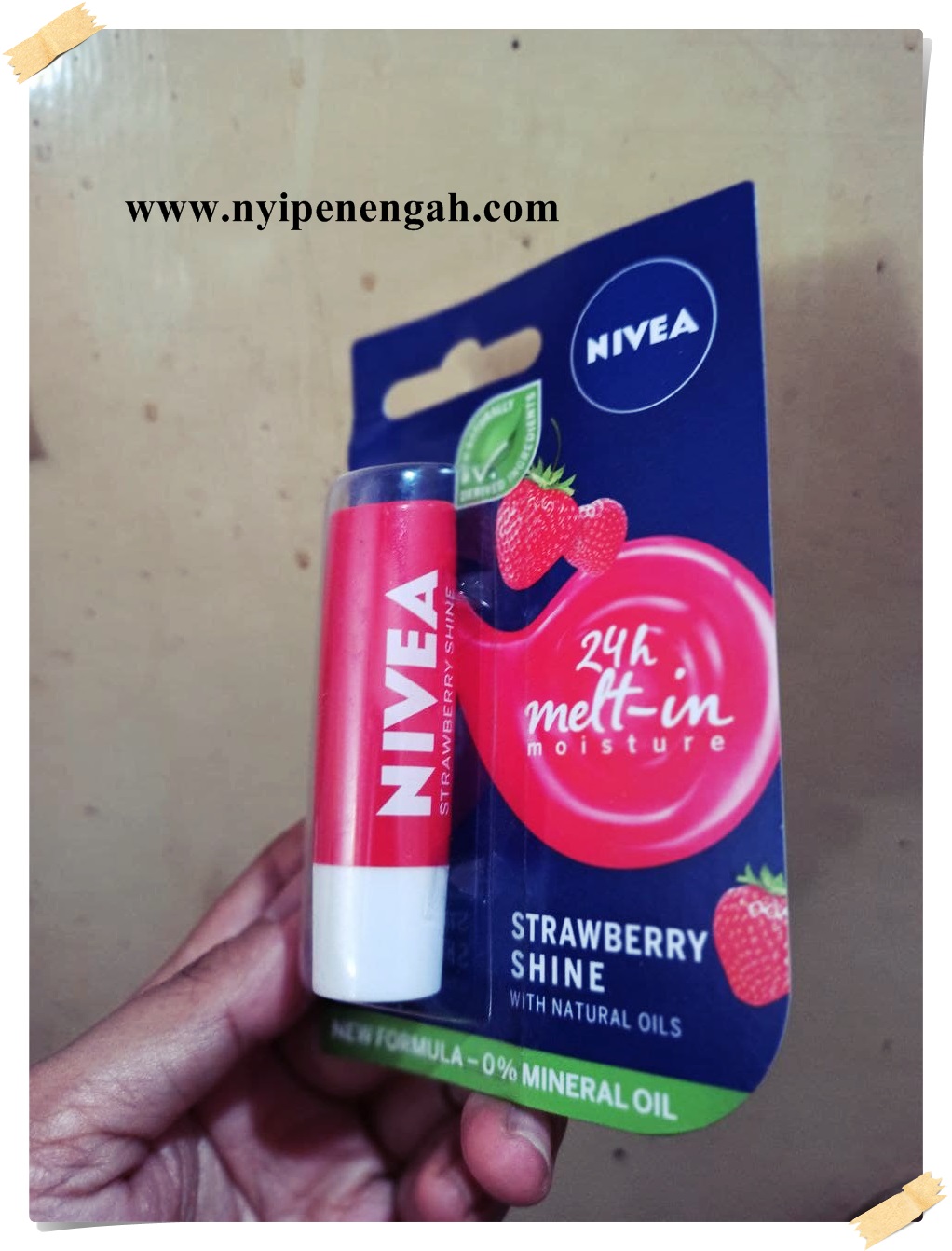 Review Lip Balm Nivea Strawberry Shine Nyi Penengah Dewanti review-lip-balm-nivea-strawberry-shine-nyi-penengah-dewanti
