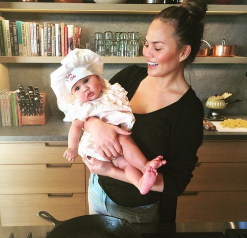 1 Chrissy Teigen shares cute photo with baby Luna