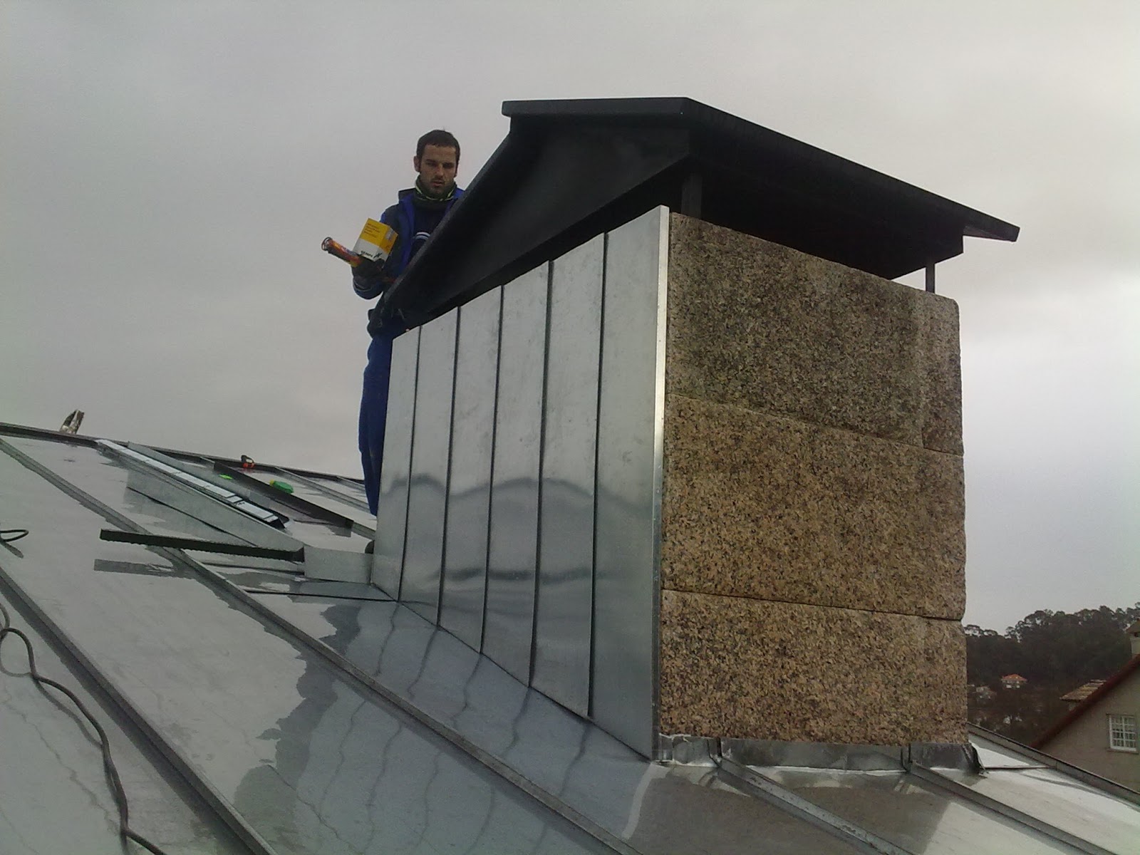 Cubiercom, S.L. Obras: Chimenea de Diseño en Nigrán, Zinc.