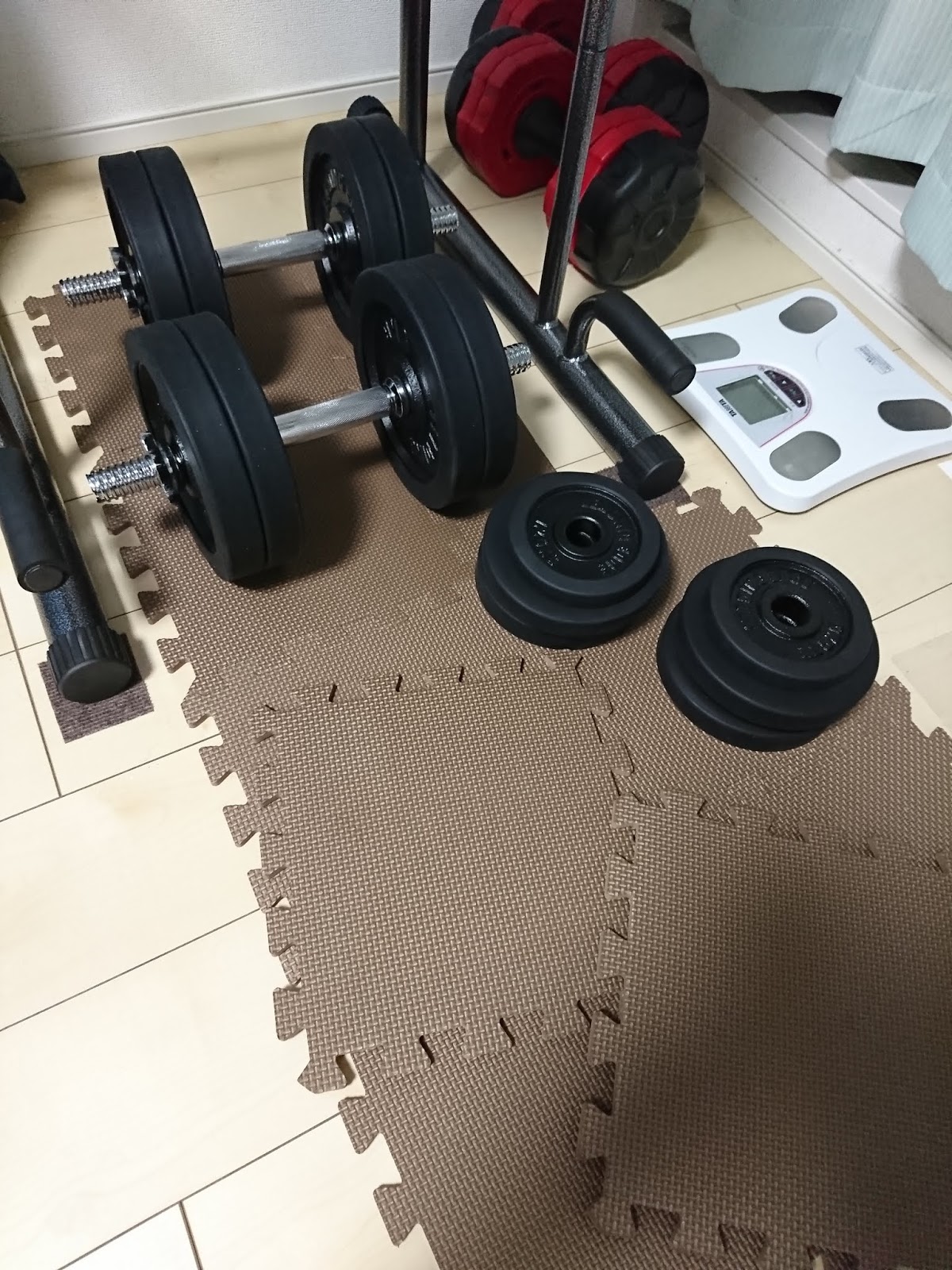 自宅トレの環境を整える 100均で買える床を保護するためのマット はじめてのおすん