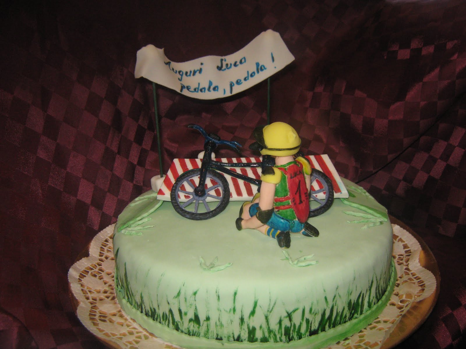 il paradiso delle torte torta con bicicletta e ciclista in pasta di