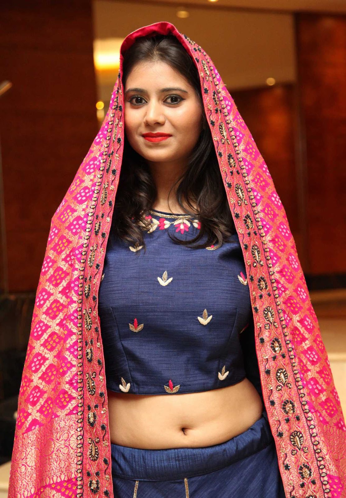Telugu Hot Actress Shraddha Latest Navel Pics | CineHub