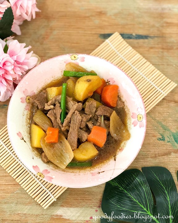 GoodyFoodies: Recipe: Nikujaga (Japanese Beef & Potato Stew)