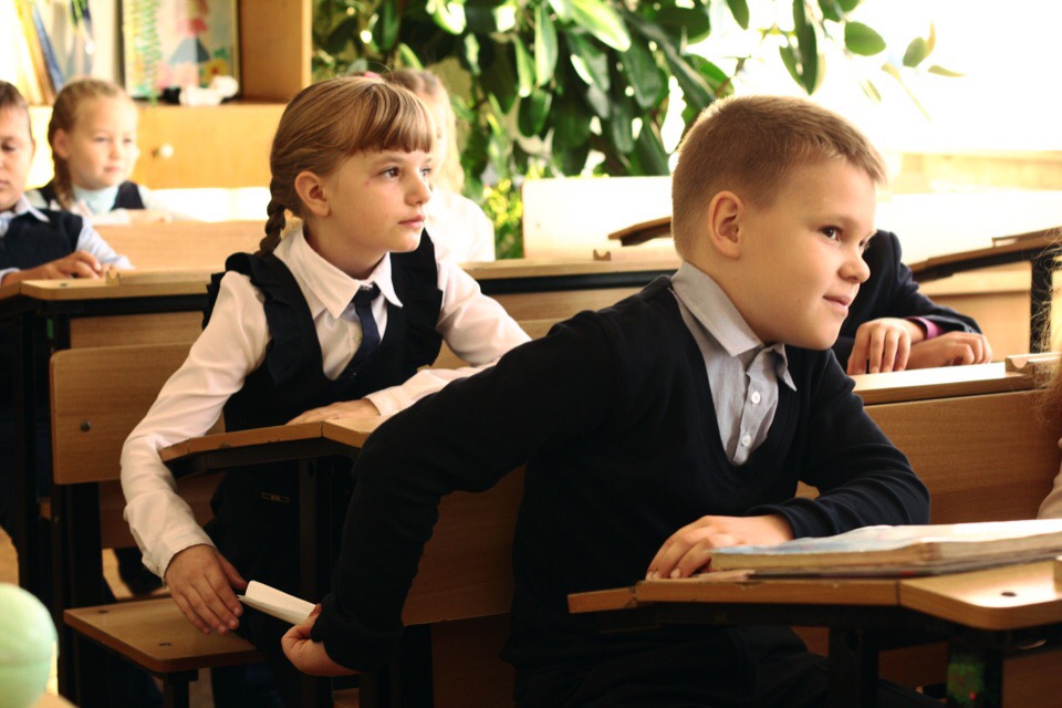 школы ленинградской области. ребята 2 класса. 2 класс. ребята 2 класса. школьная дружба.