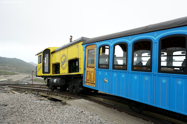The Mount Washington Cog Railway en la Cima