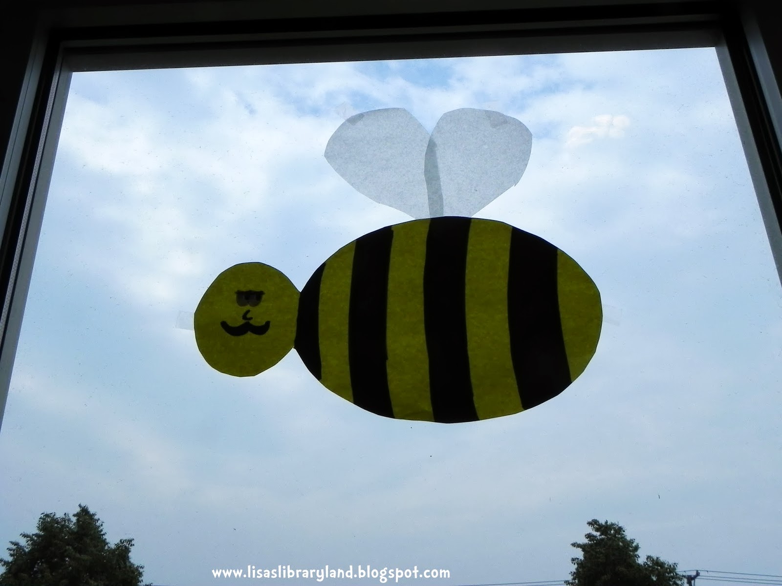 Libraryland: Summer Reading Window Display