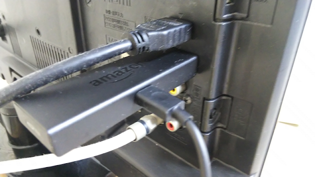 HDMIポートへFire TV stick挿入