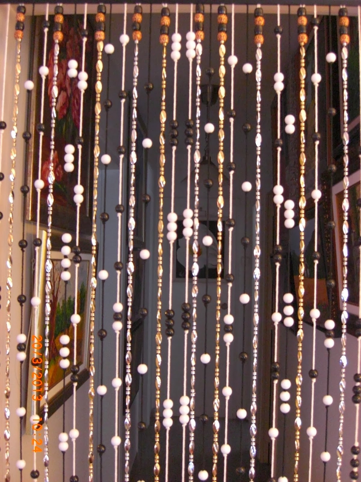 enquedistraigoeltiempo: CORTINA, RECICLADO DE TROZOS DE ROPA, PERCHERO