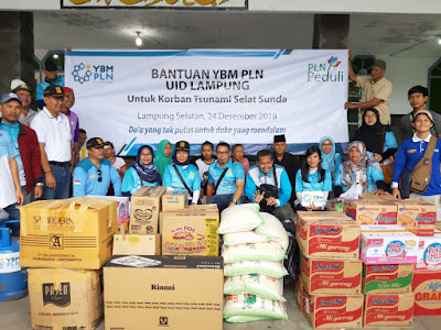 Terjun ke Lokasi Bencana, PLN Lampung Serahkan Bantuan Sosial, Beasiswa Anak Yatim, dan Pastikan 90 Persen Listrik Pulih