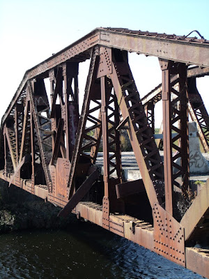 Antiguo puente ferroviario en la SW 288th St/Biscayne Dr Antiguo puente ferroviario en la SW 288th St/Biscayne Dr