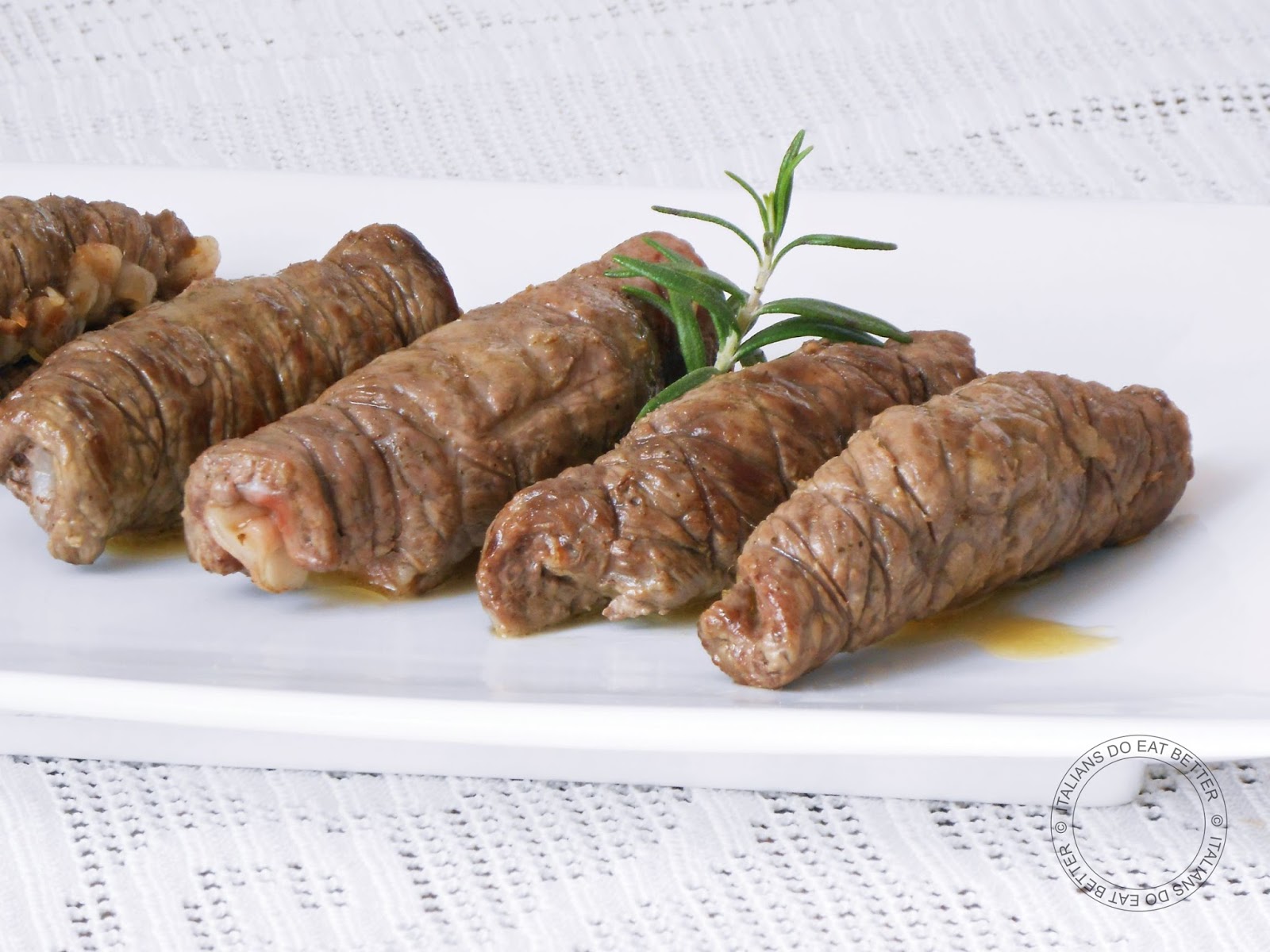 INVOLTINI DI VITELLO CON PANCETTA E FORMAGGIO ITALIANS DO EAT BETTER