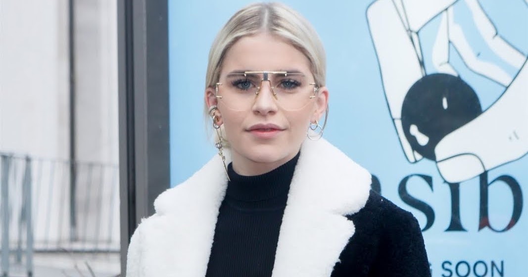 Caroline Daur Arrive At The Jacquemus Fall Winter 2019-20 Fashion Show