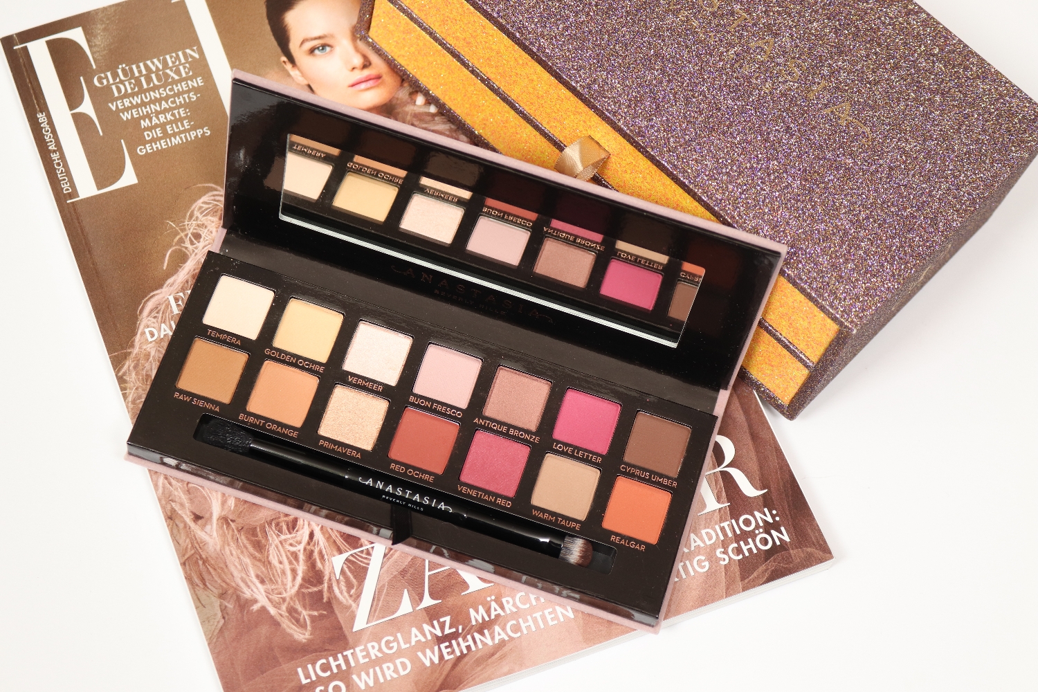 MacKarrie Beauty Style Blog: Anastasia Beverly Hills Modern Renaissance  Eyeshadow Palette