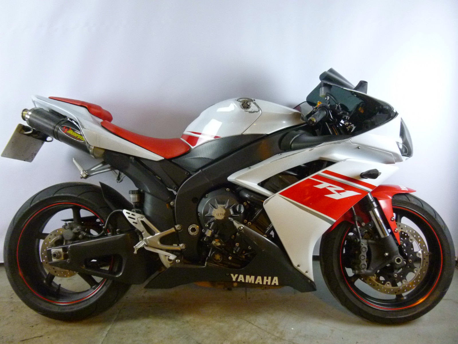 Motorcycle Restoration Projects UK: YAMAHA YZF-R1 2008