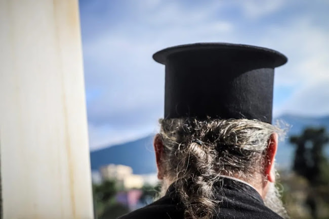 Ιερέας έφερε την αστυνομία και αρνήθηκε να κοινωνήσει πιστό επειδή δεν φορούσε μάσκα, vid Ιερέας έφερε την αστυνομία και αρνήθηκε να κοινωνήσει πιστό επειδή δεν φορούσε μάσκα, vid