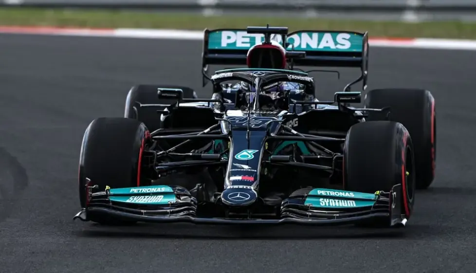 Lewis Hamilton nelle prove libere del gran premio di Turchia 2021
