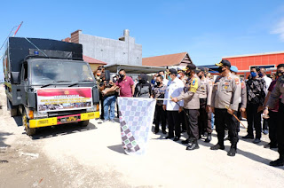 Kapolda Sulsel Lepas 30 Ton Beras Bantuan Kapolri Untuk Korban Bencana Alam di Lutra