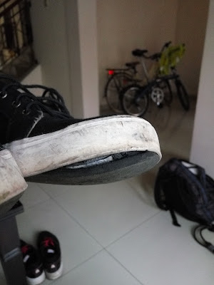 Sepatu Black Master
