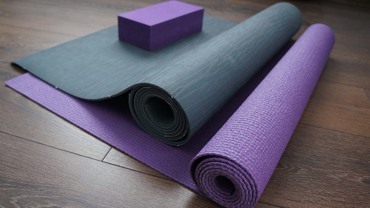 How to Pick The Right Yoga Mat for You