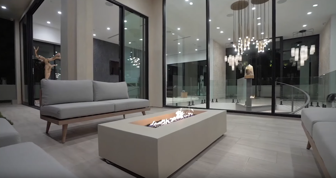 41 Photos vs. Modern Architectural Marvel in Beverly Hills, California | Sotheby's International Realty - Luxury Home & Interior Design Tour 41 Photos vs. Modern Architectural Marvel in Beverly Hills, California | Sotheby's International Realty - Luxury Home & Interior Design Tour