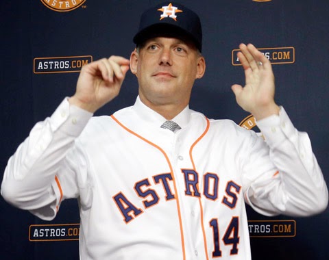 Astros contratan a A.J. Hinch como nuevo mánager.