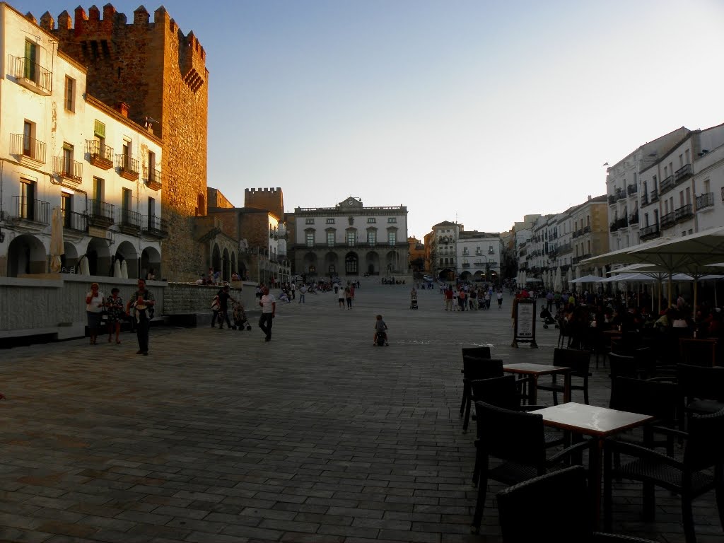 PLAZA MAYOR DE CACERES Plaza Mayor de Cáceres El paso del tiempo