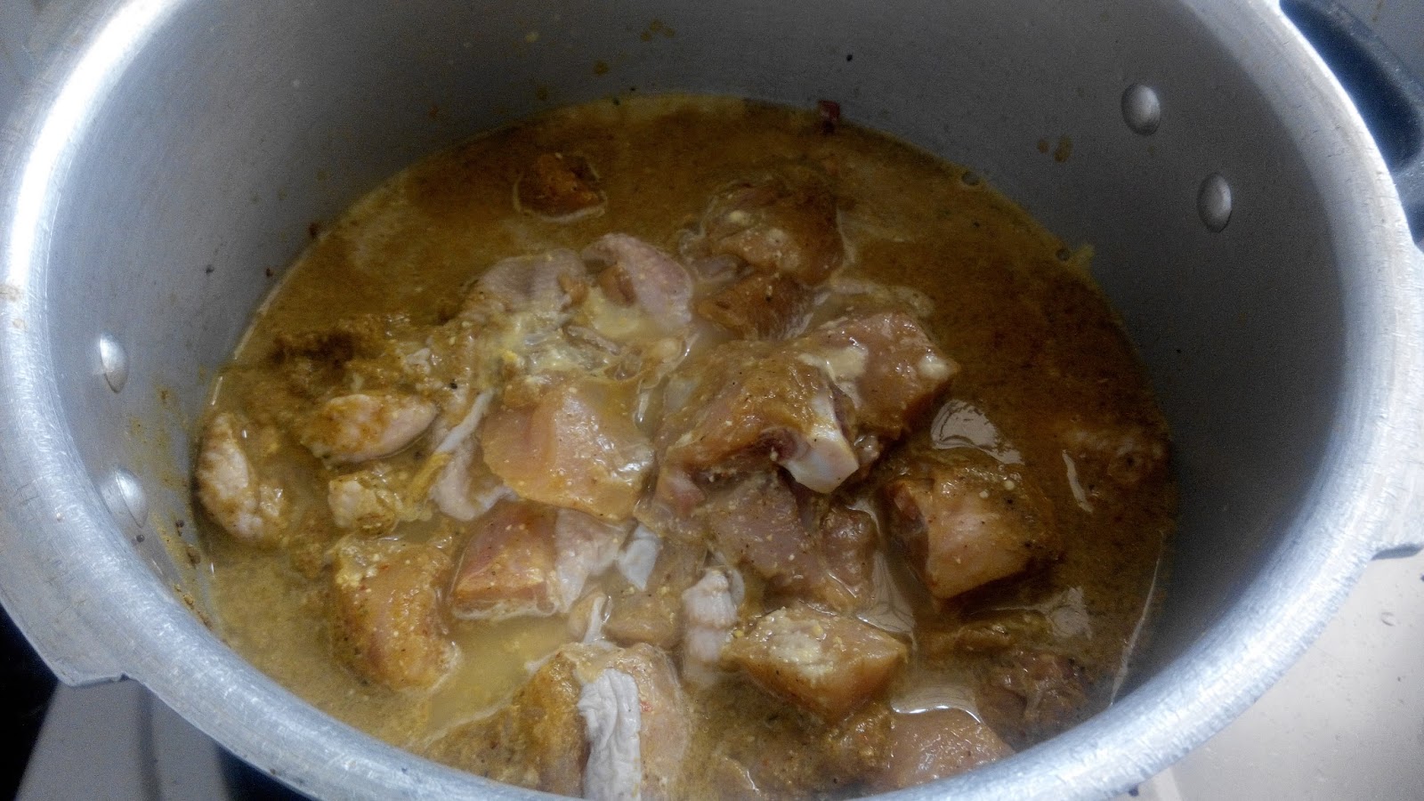 KARAIKUDI CHICKEN KUZHAMBU / CHICKEN GRAVY