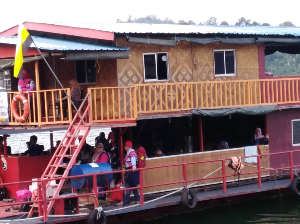 pakej houseboat tasik banding