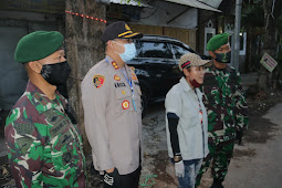 PRAJURIT YONIF RAIDER 514 DIVIF 2 KOSTRAD IKUT BERPARTISIPASI DALAM RANGKA PEMBAGIAN TAKJIL