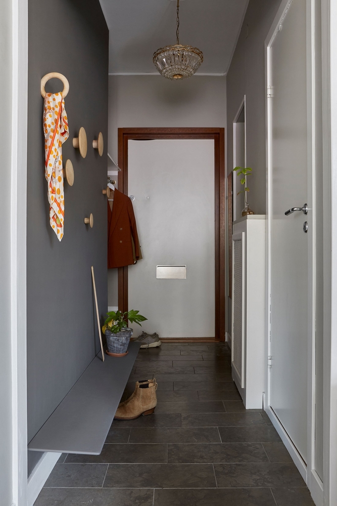 PETIT ESPACE MEUBLÉE SOBREMENT