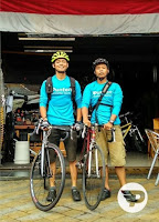 Sepeda selama ini hanya dikenal sebagai alat transportasi umum. Namun di tangan Pak Anugrah Nurrewa, 30, kendaraan roda dua tersebut dapat dikembangkan menjadi solusi untuk masyarakat perkotaan. Ya, setiap kayuhan sepeda dari Punten Courier selalu yang terbaik untuk Green Society di Kota Kembang, Bandung.