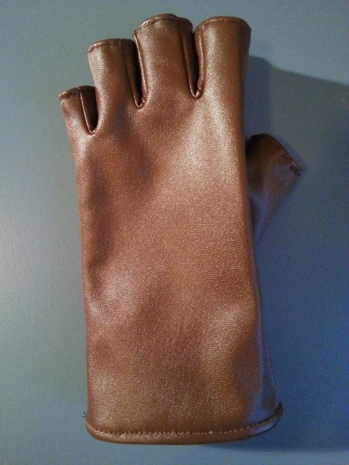 Fingerless gloves from leather gloves tutorial Auris Lothol