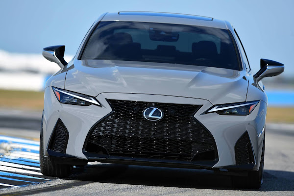 Lexus IS 500 F Sport traz V8 5.0L de volta para enfrentar Audi RS3